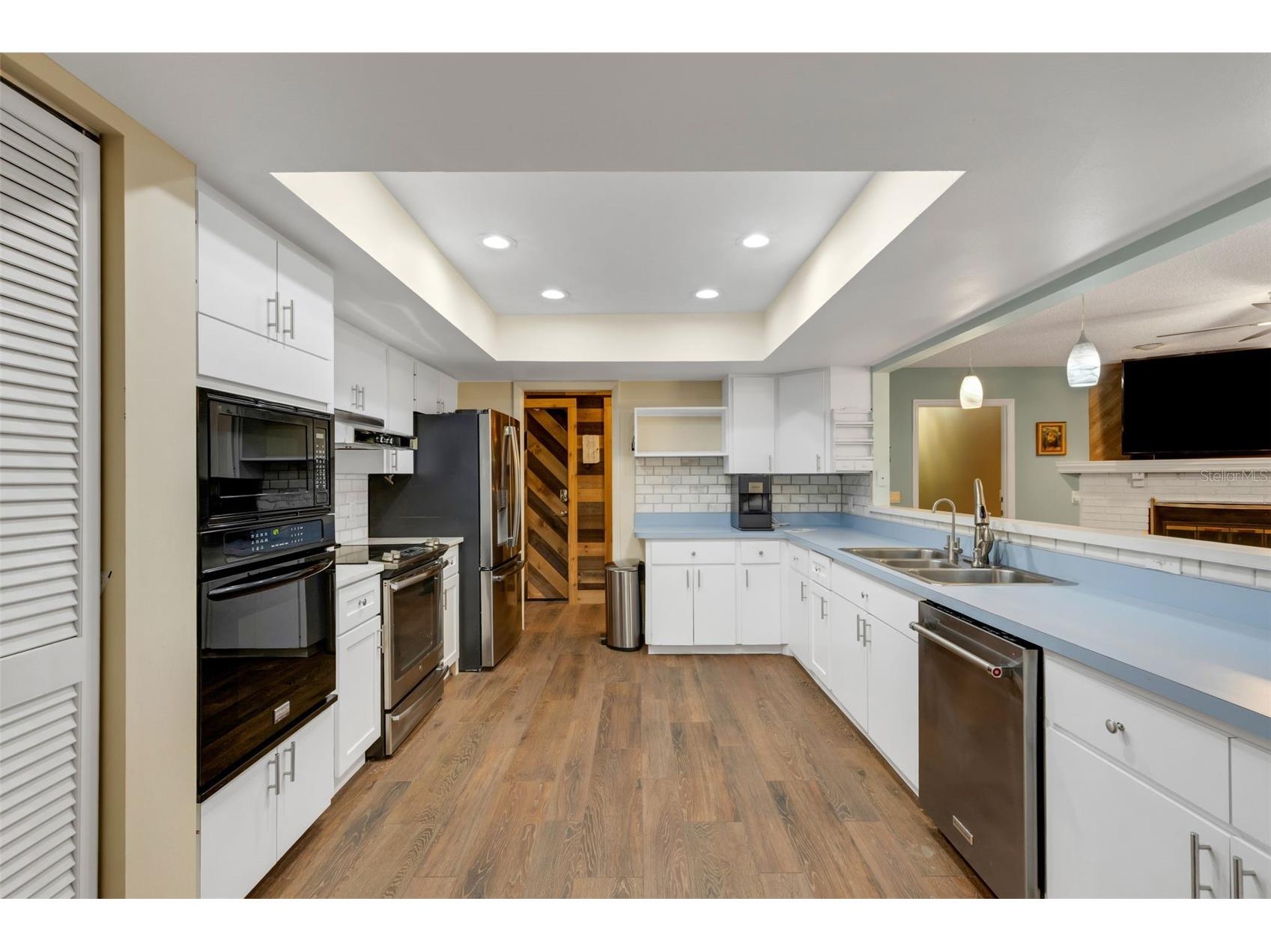 3656 Oak Grove Drive Sarasota FL 34243 A4691432 image15
