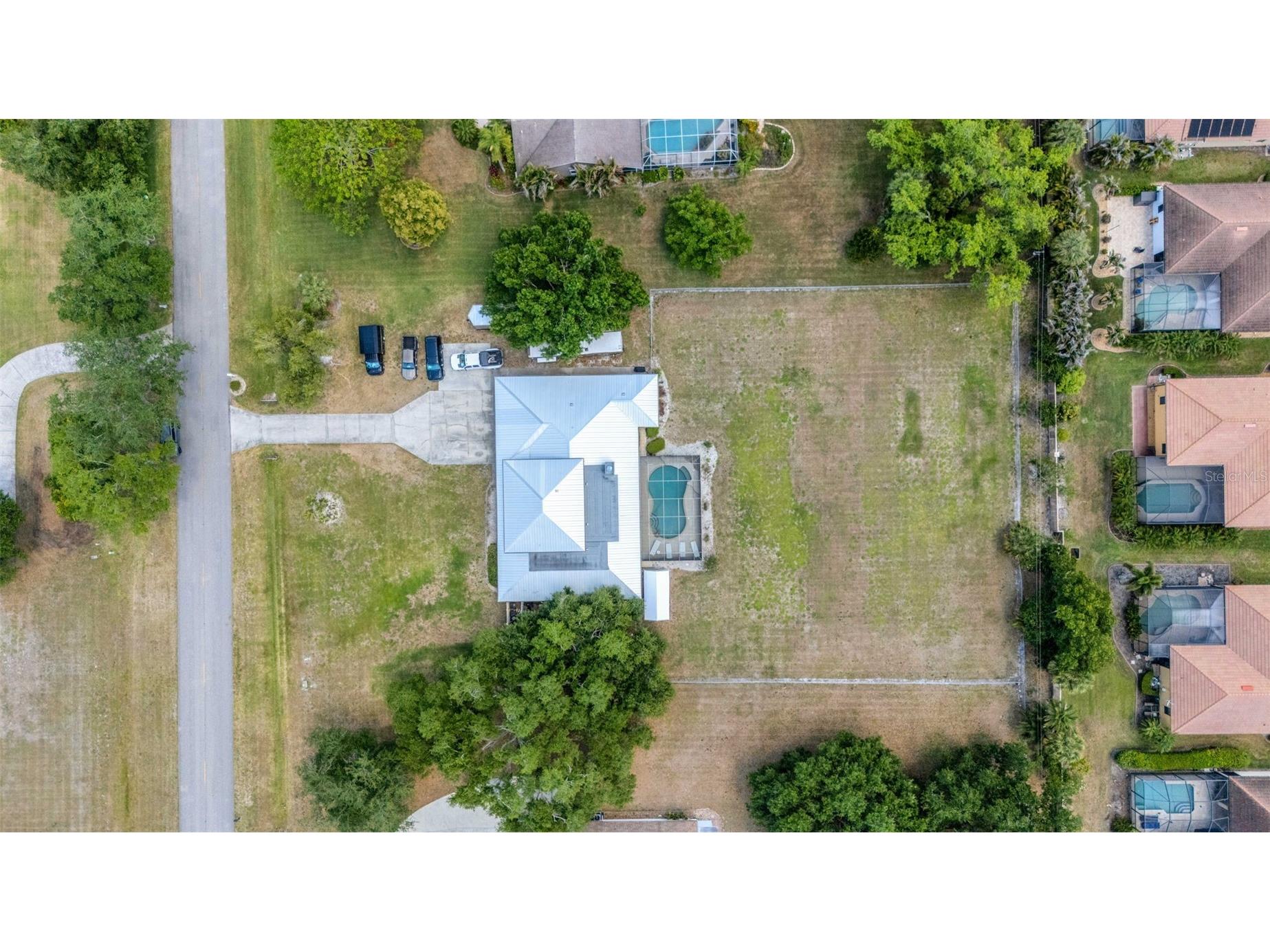 3656 Oak Grove Drive Sarasota FL 34243 A4691432 image2