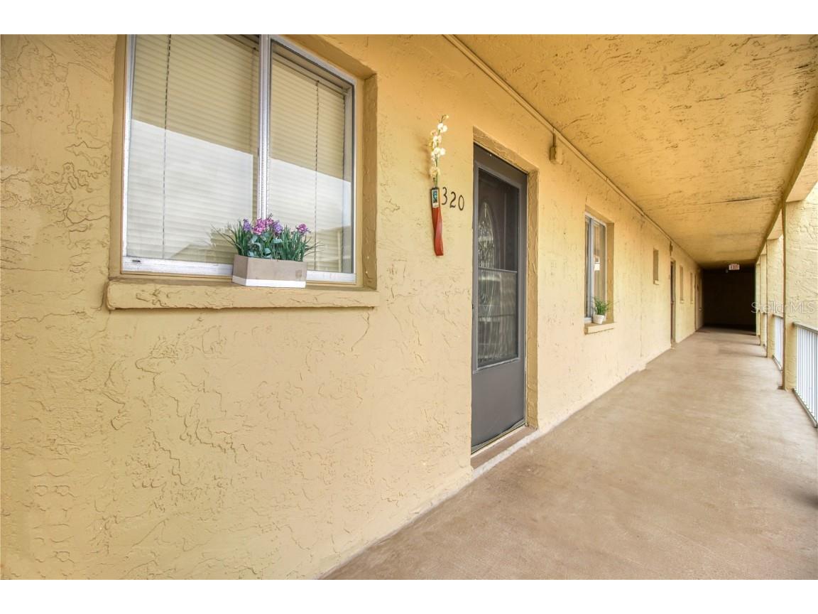 3658 Lake Bayshore Drive #320 Bradenton FL 34205 A4590519 image1