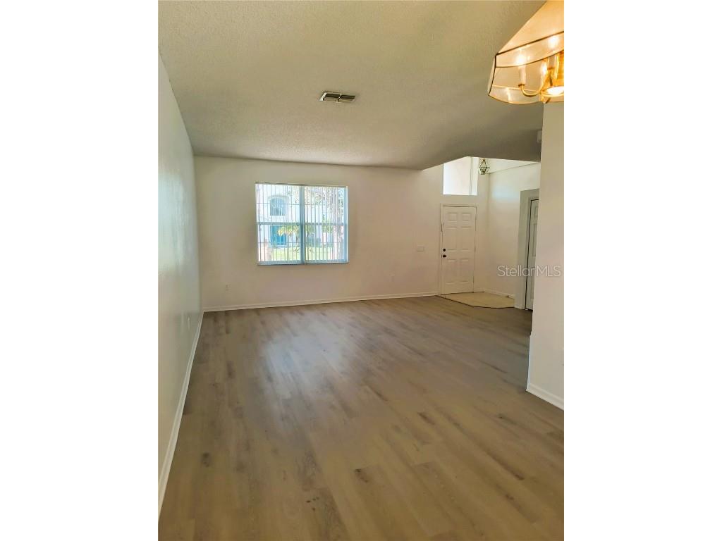 366 Aylesbury Court Kissimmee FL 34758 S5135652 image3