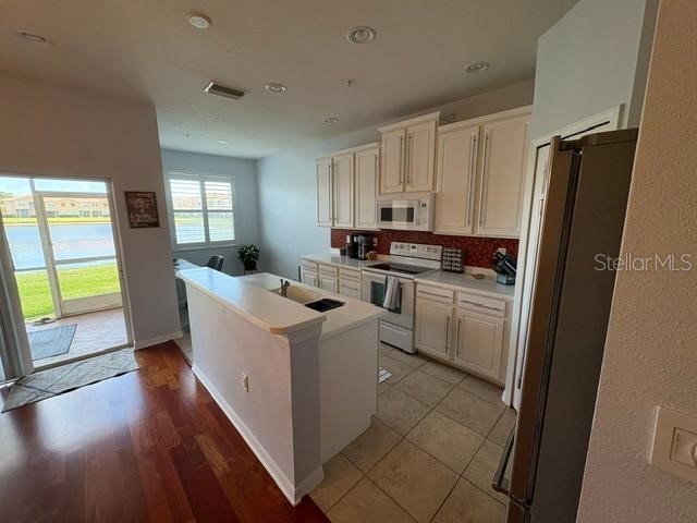 3662 Parkridge Circle #28-102 Sarasota FL 34243 A4695971 image4