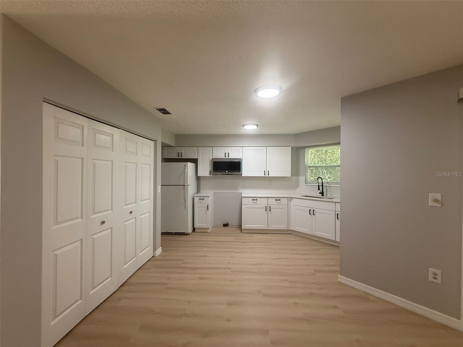 3664 Meriden Avenue Oldsmar FL 34677 W7885202 image2