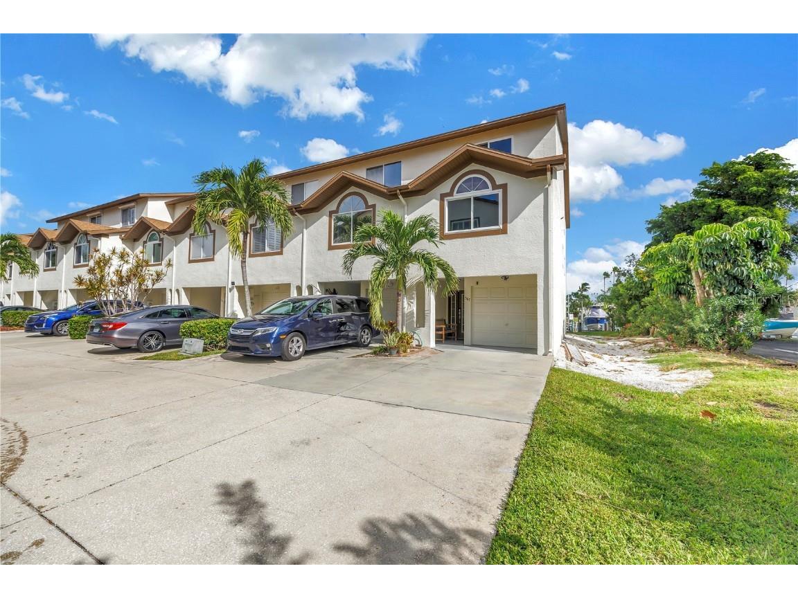 367 Madeira Circle Tierra Verde FL 33715 TB8434986 image2
