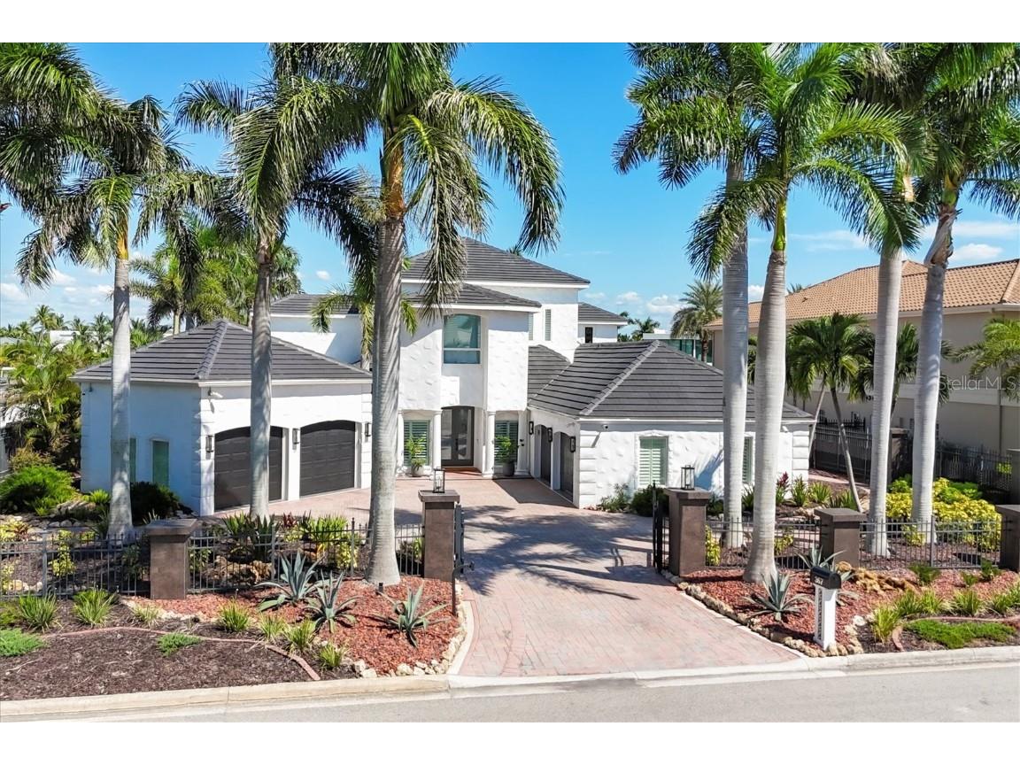 367 W Royal Flamingo Drive Sarasota FL 34236 - DOLPHIN WATERWAY SARASOTA BAY A4634396 image1