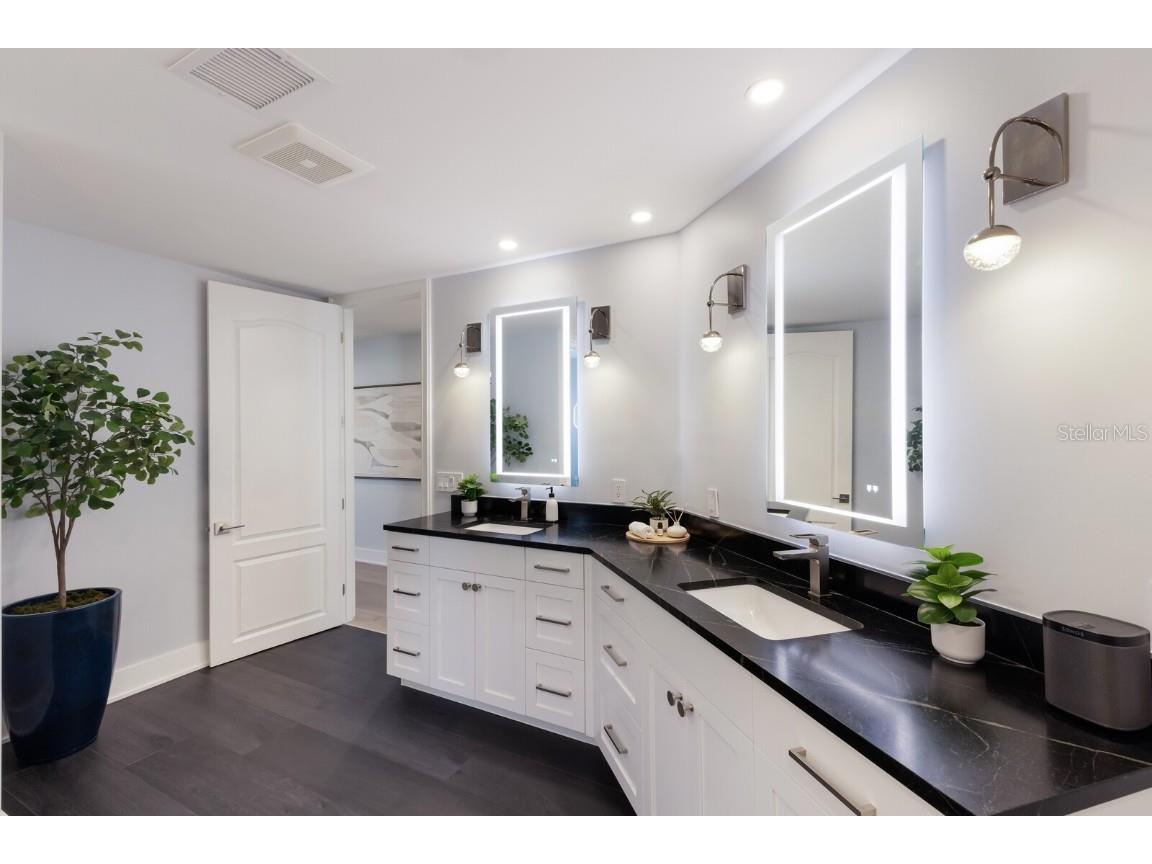 367 W Royal Flamingo Drive Sarasota FL 34236 - DOLPHIN WATERWAY SARASOTA BAY A4634396 image32