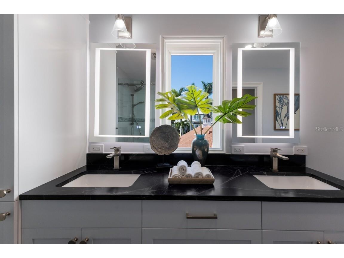 367 W Royal Flamingo Drive Sarasota FL 34236 - DOLPHIN WATERWAY SARASOTA BAY A4634396 image54