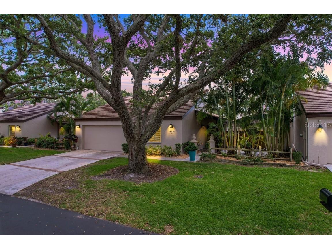 3670 Glen Oaks Manor Drive Sarasota FL 34232 A4570281 image1