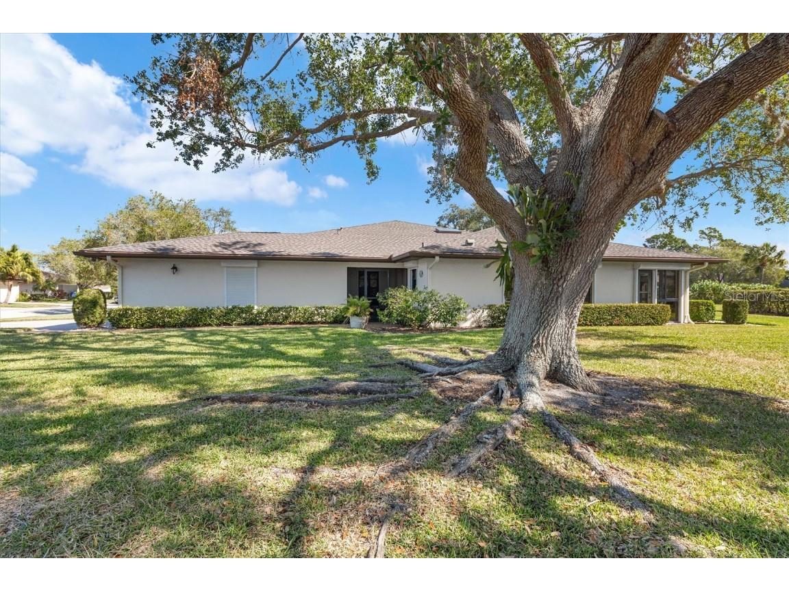 3670 Gleneagle Drive #8A Sarasota FL 34238 A4559952 image1
