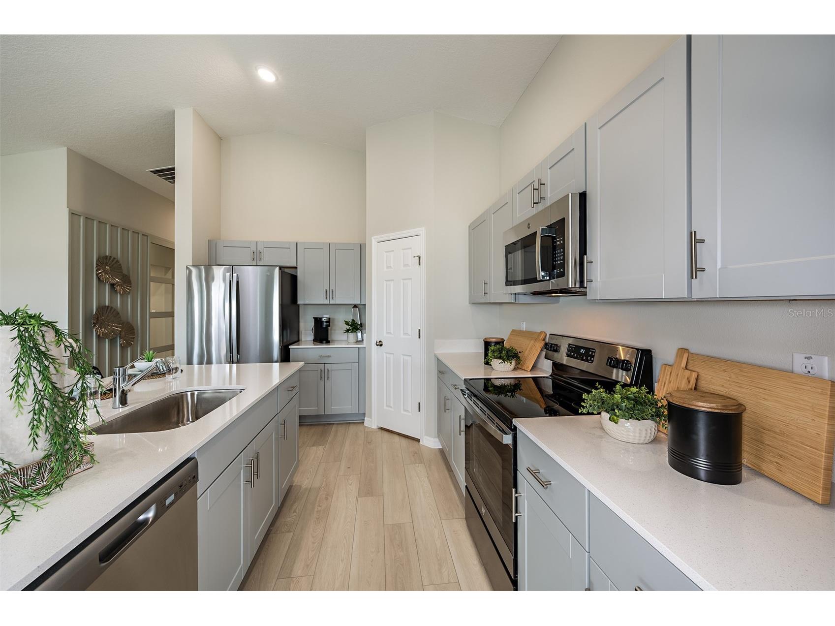 36702 Thornhedge Drive Zephyrhills FL 33541 TB8482421 image9