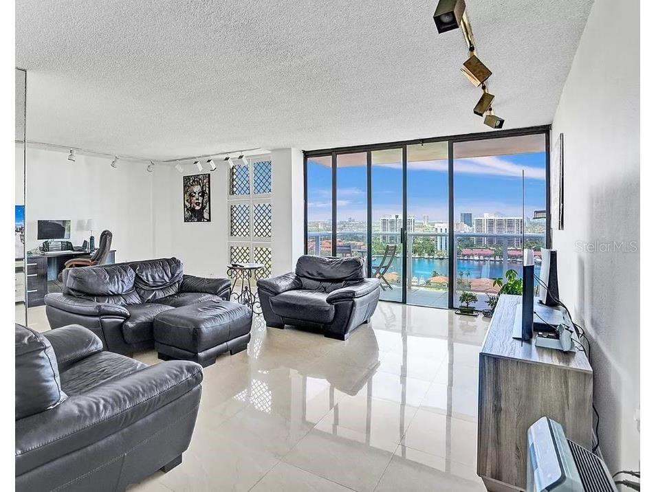 3675 N Country Club Drive #2110 Miami FL 33180 FC313295 image1