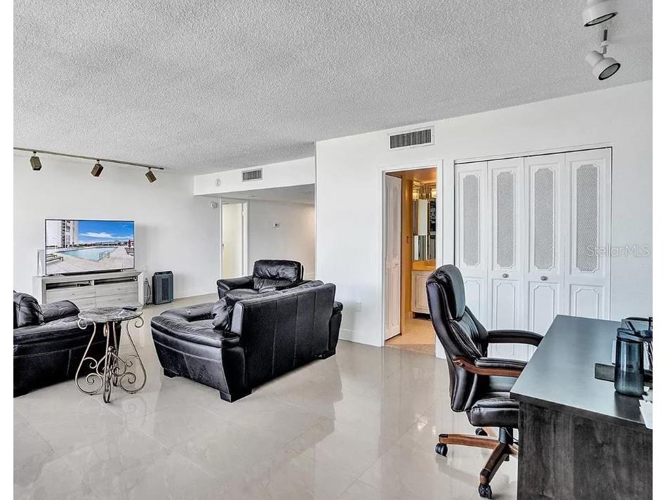 3675 N Country Club Drive #2110 Miami FL 33180 FC313295 image12