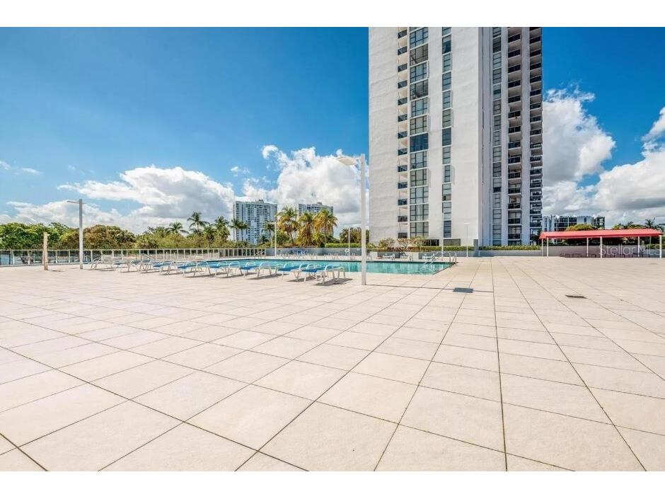 3675 N Country Club Drive #2110 Miami FL 33180 FC313295 image21