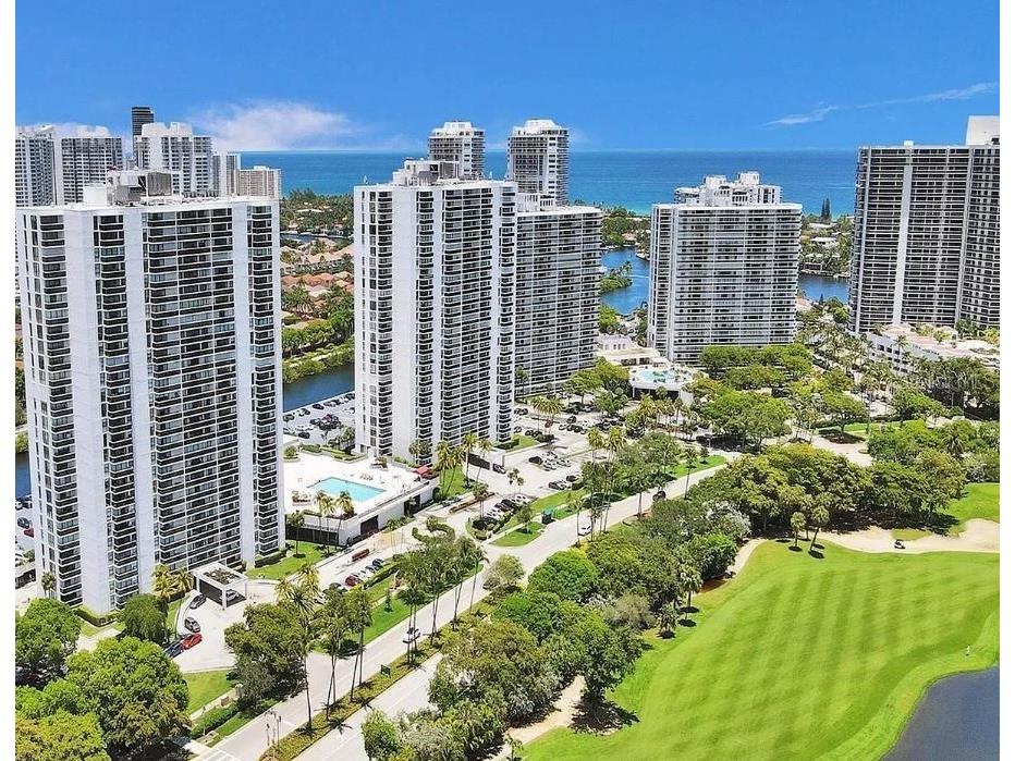 3675 N Country Club Drive #2110 Miami FL 33180 FC313295 image24