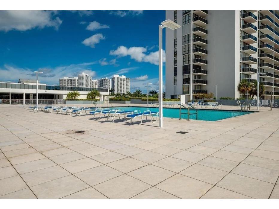 3675 N Country Club Drive #2110 Miami FL 33180 FC313295 image26