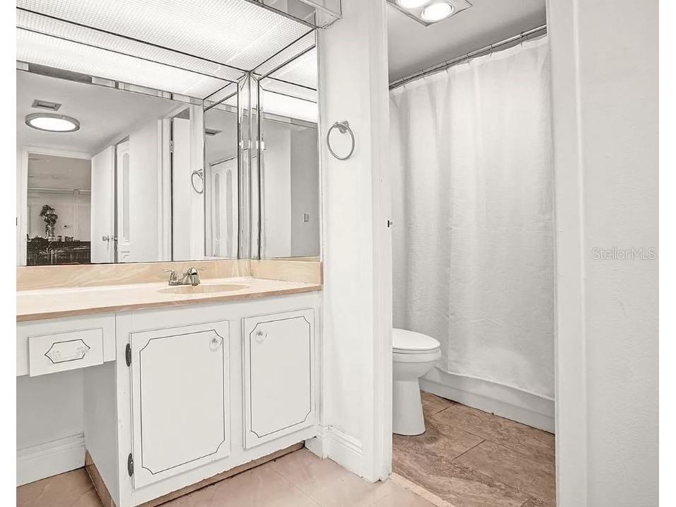 3675 N Country Club Drive #2110 Miami FL 33180 FC313295 image27