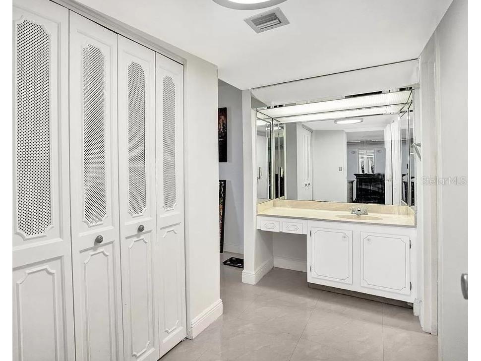 3675 N Country Club Drive #2110 Miami FL 33180 FC313295 image28