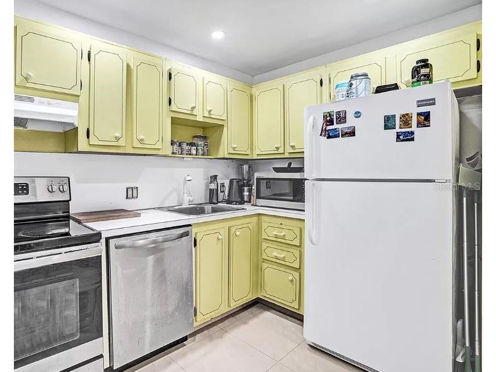 3675 N Country Club Drive #2110 Miami FL 33180 FC313295 image29