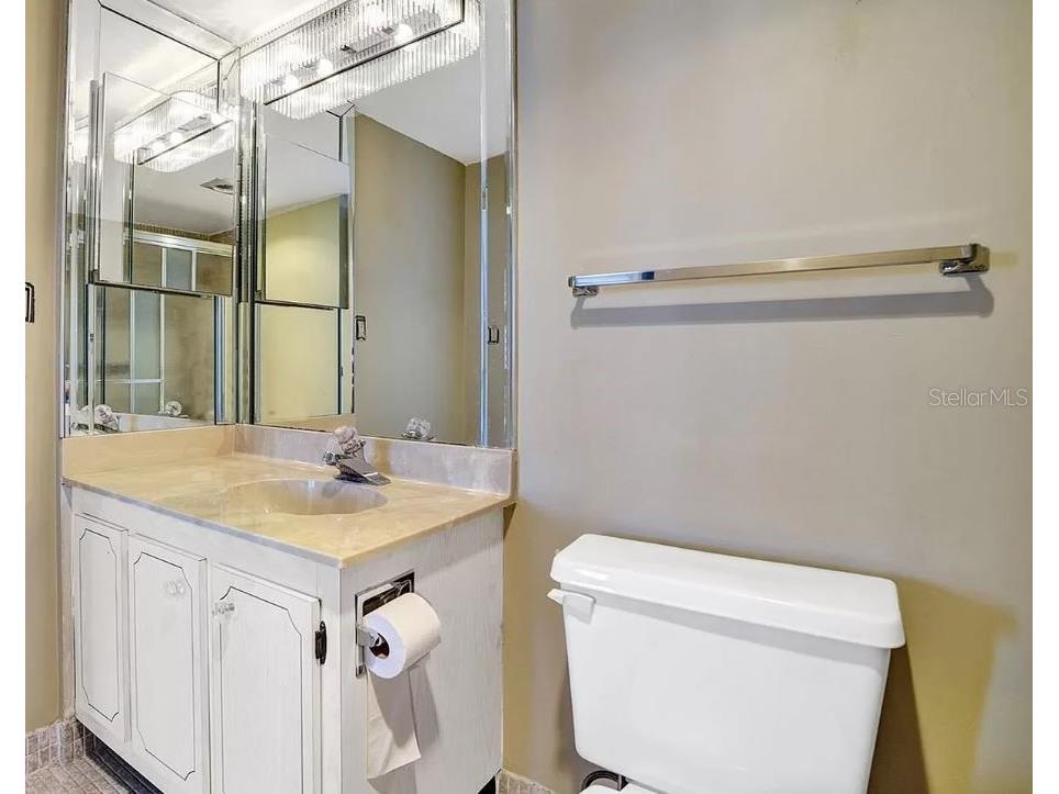 3675 N Country Club Drive #2110 Miami FL 33180 FC313295 image32