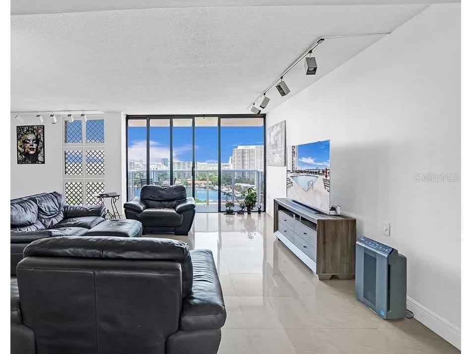 3675 N Country Club Drive #2110 Miami FL 33180 FC313295 image6