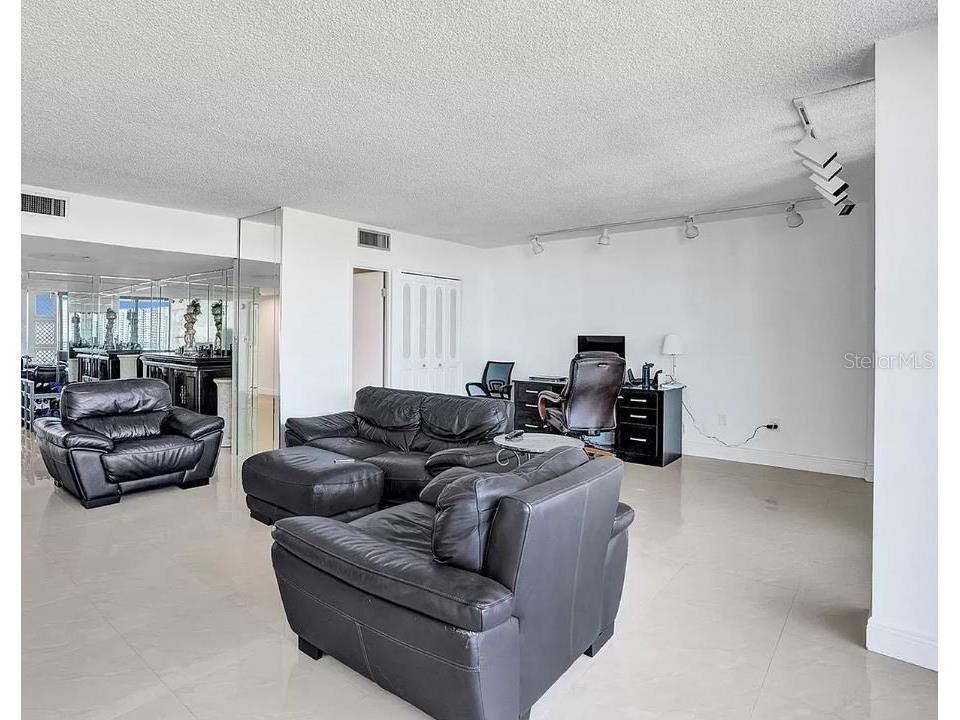 3675 N Country Club Drive #2110 Miami FL 33180 FC313295 image7