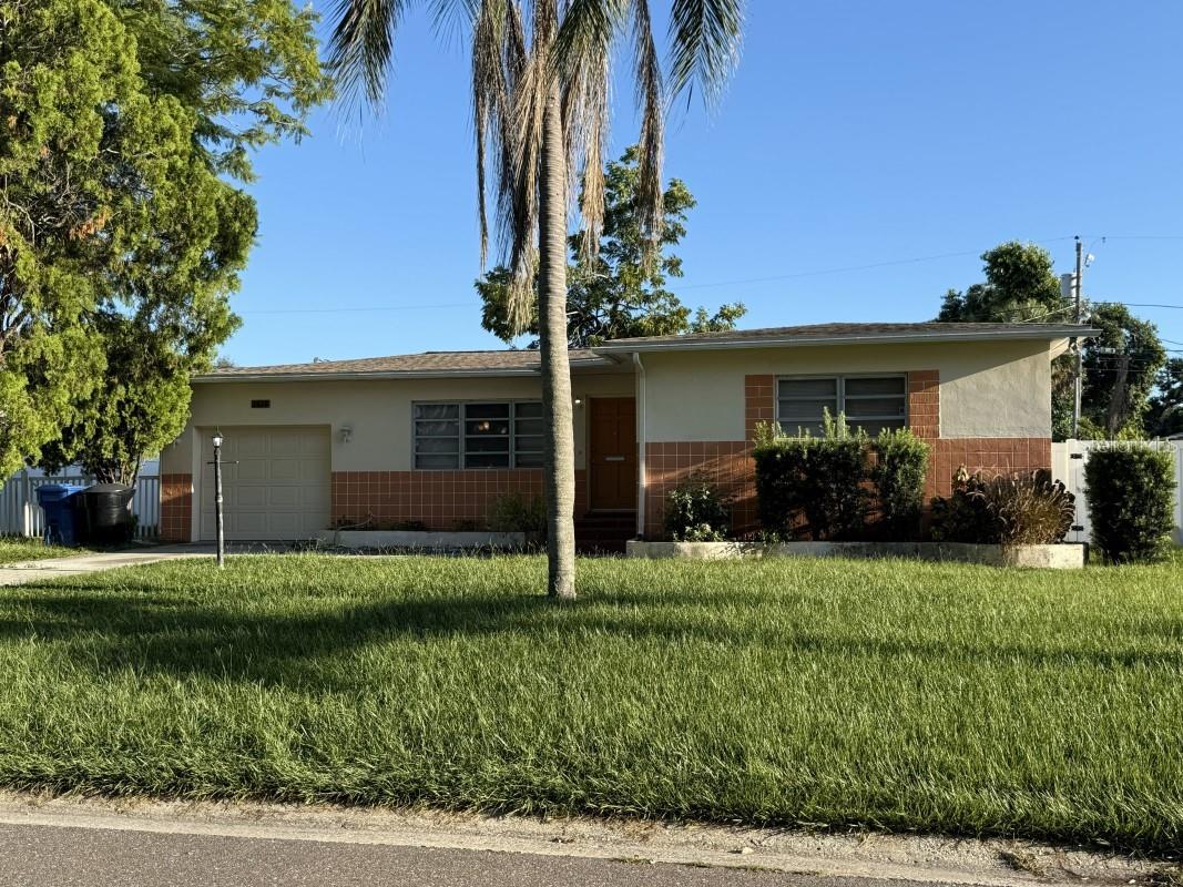 3676 Abington Avenue S Saint Petersburg FL 33711 A4674793 image1
