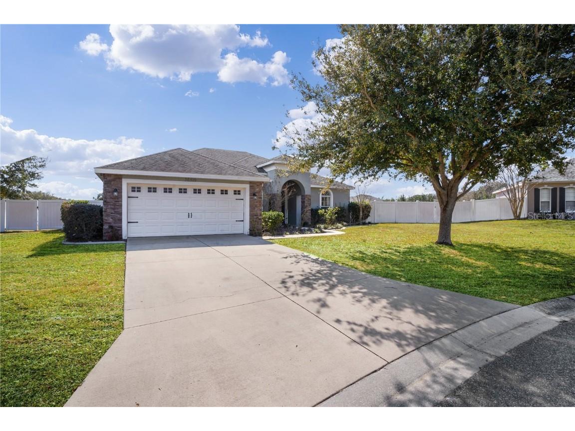 36819 Queen Bee Lane Grand Island FL 32735 V4923140 image1