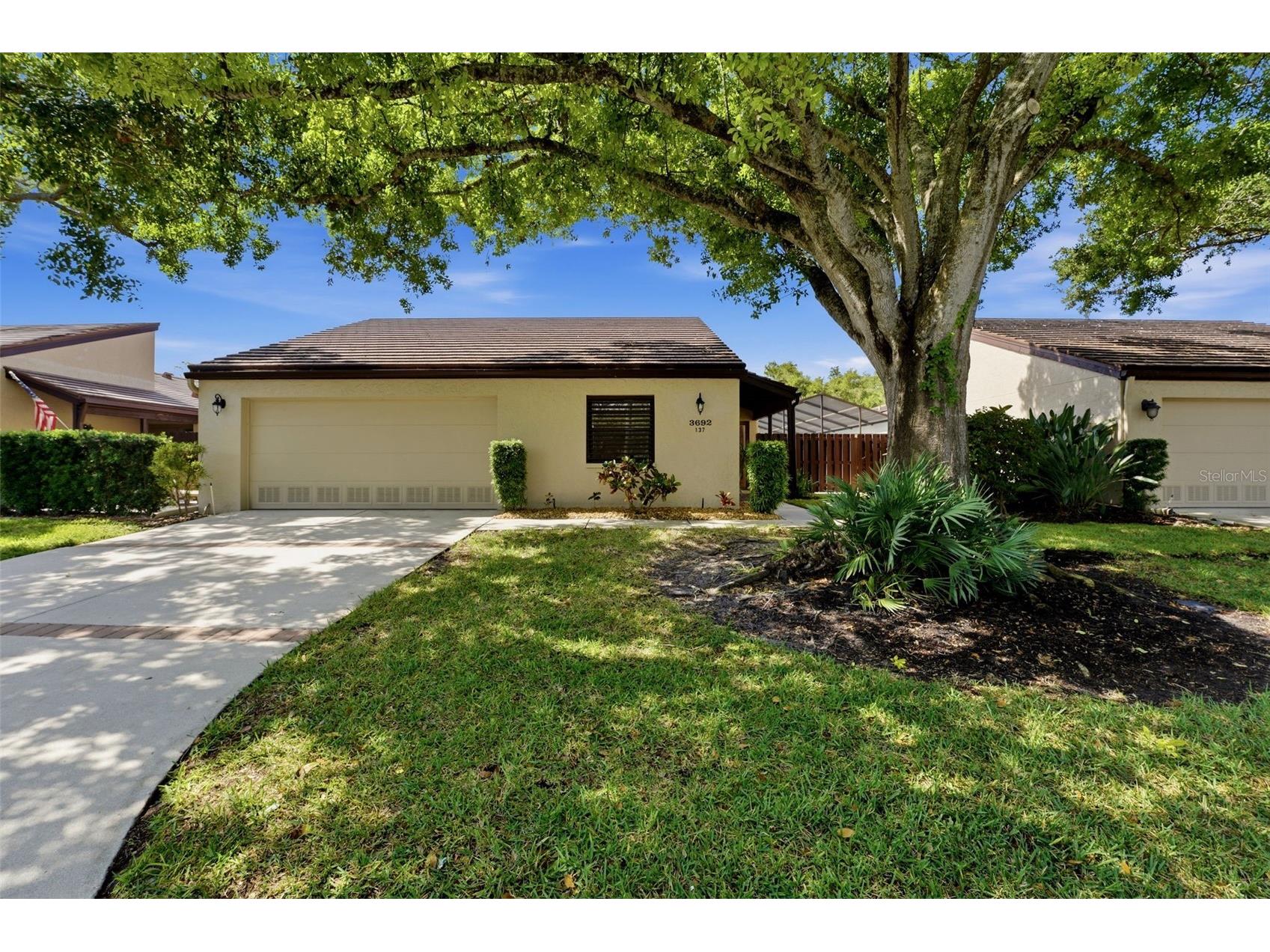 3692 Glen Oaks Manor Drive Sarasota FL 34232 TB8503831 image1