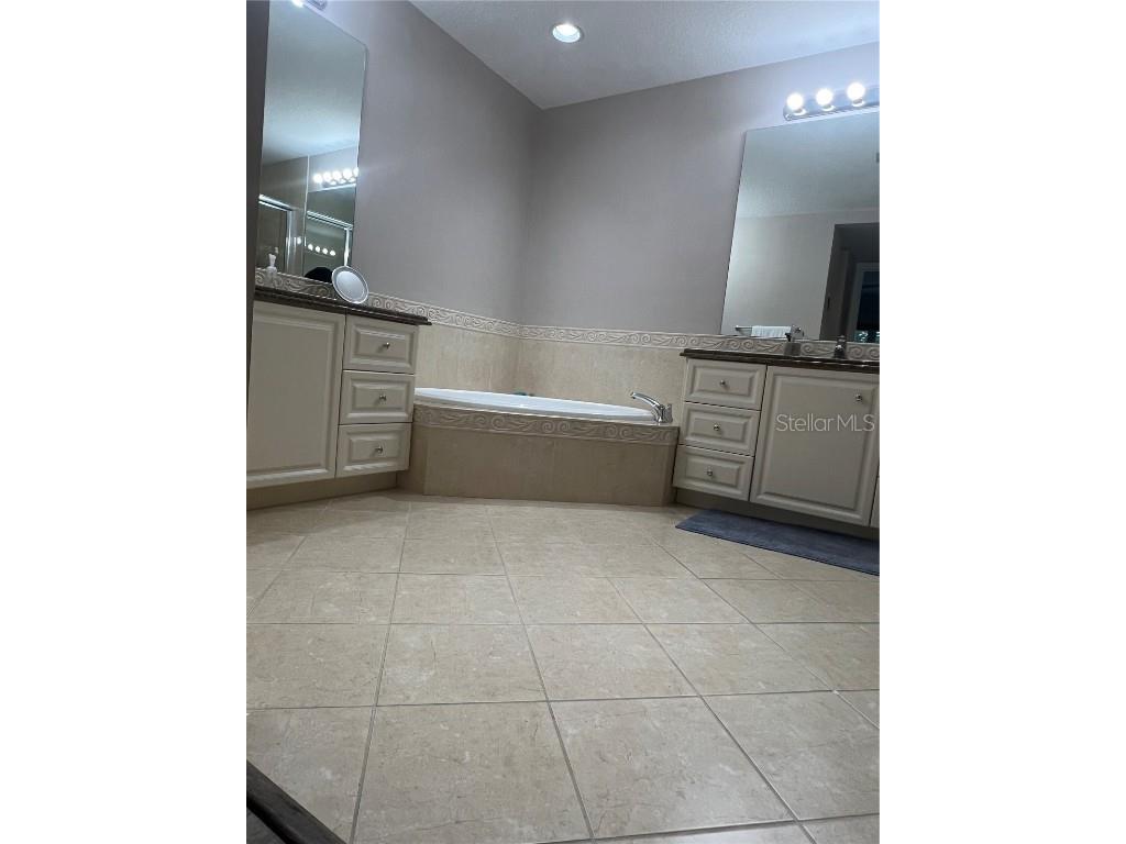 37 E Harbour Isle Drive E #206 Fort Pierce FL 34949 O6355838 image17