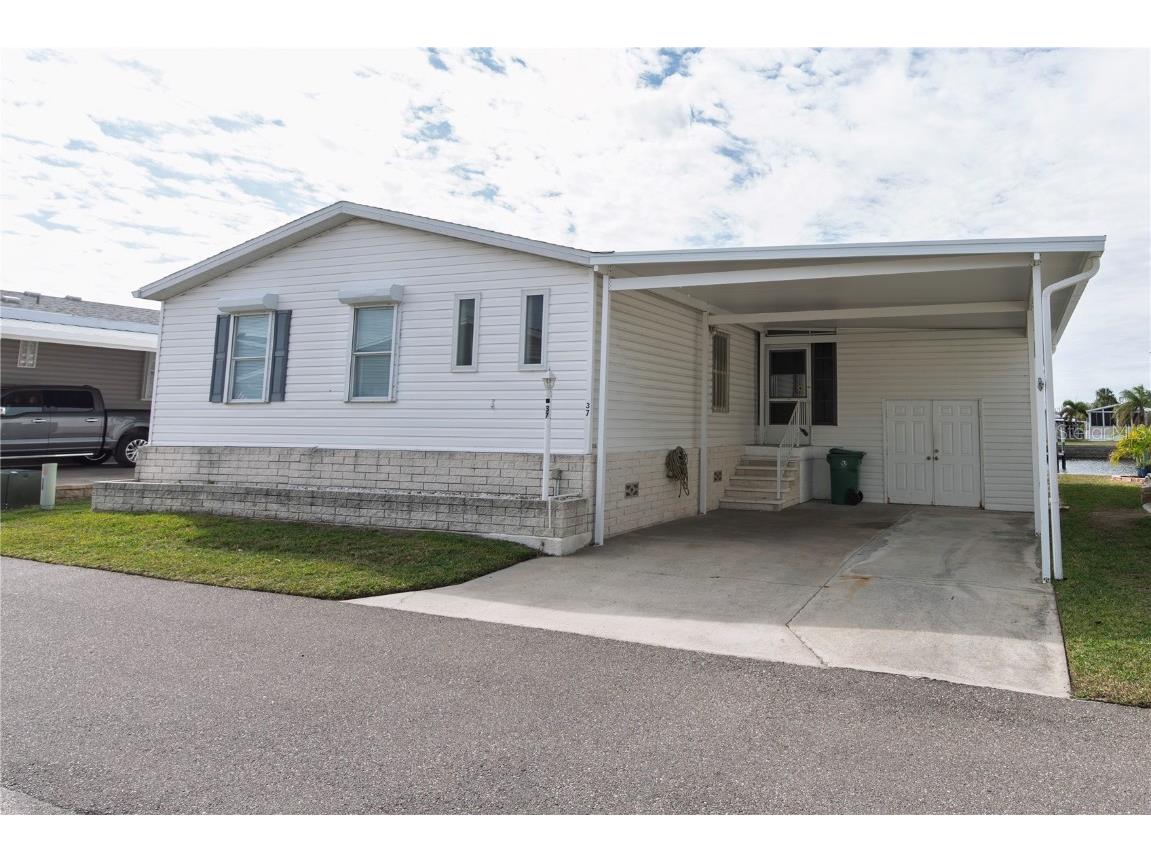 37 Emden Circle Punta Gorda FL 33950 - RED FISH CANAL C7503371 image1