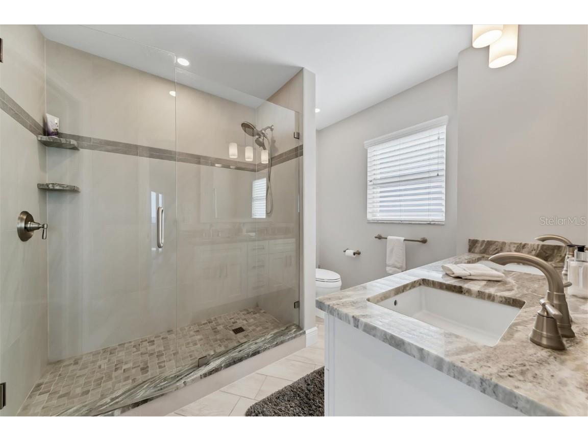 37 Sunset Drive #41 Sarasota FL 34236 A4666714 image12