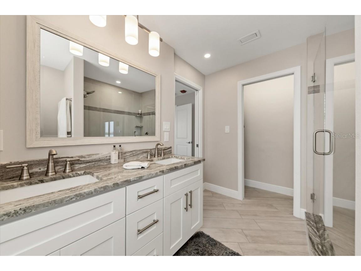 37 Sunset Drive #41 Sarasota FL 34236 A4666714 image17