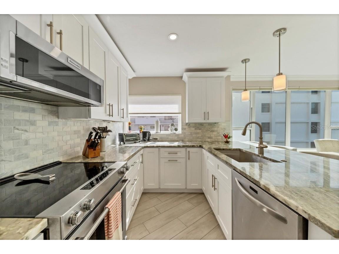 37 Sunset Drive #41 Sarasota FL 34236 A4666714 image8