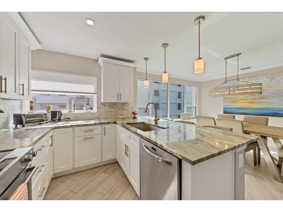 37 Sunset Drive #41 Sarasota FL 34236 A4666714 image9