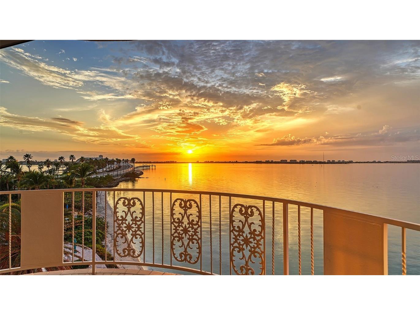 37 Sunset Drive #44 Sarasota FL 34236 - SARASOTA BAY A4553197 image1