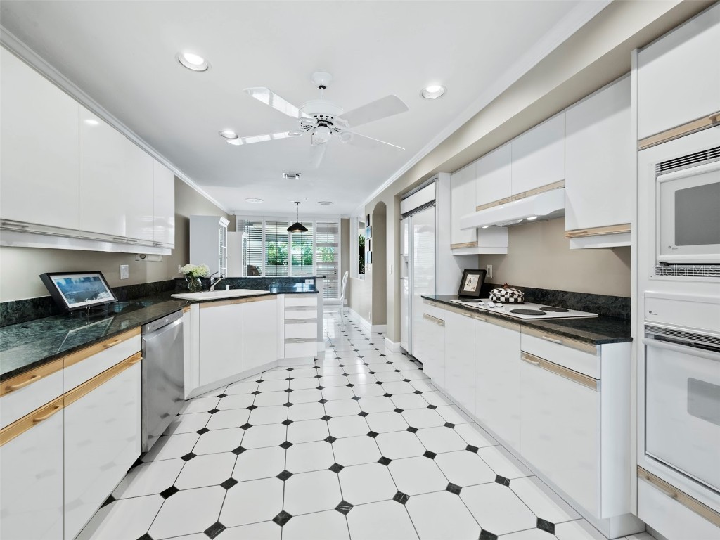 370 Gulf Of Mexico Drive #432 Longboat Key FL 34228 - SARASOTA BAY A4664832 image21