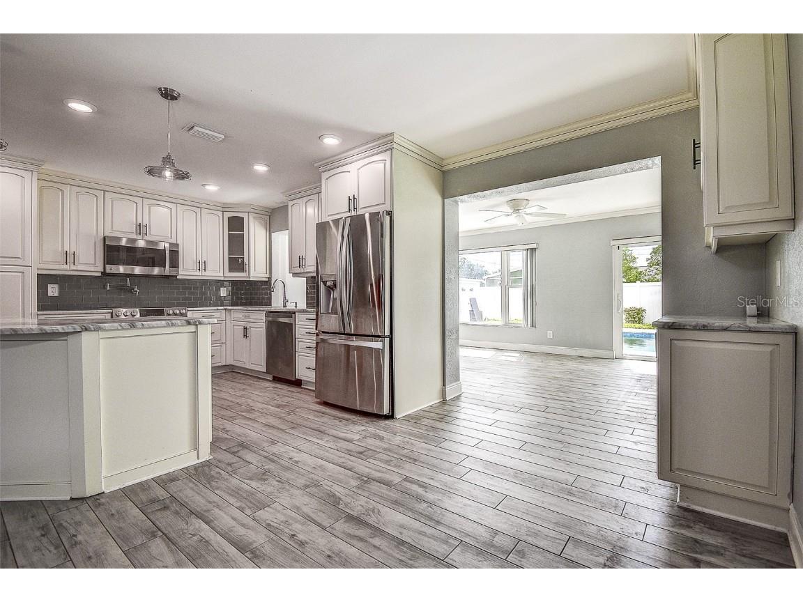 3700 14th Avenue N Saint Petersburg FL 33704 TB8436948 image29