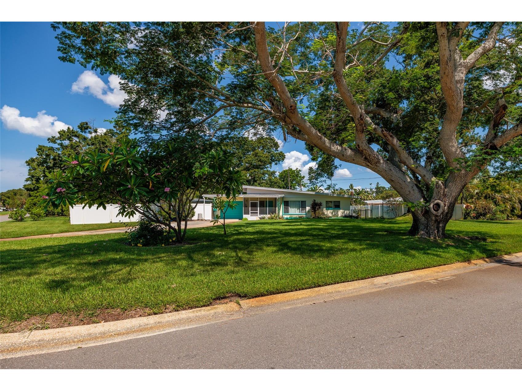 3700 56th Street N Saint Petersburg FL 33710 TB8481319 image1