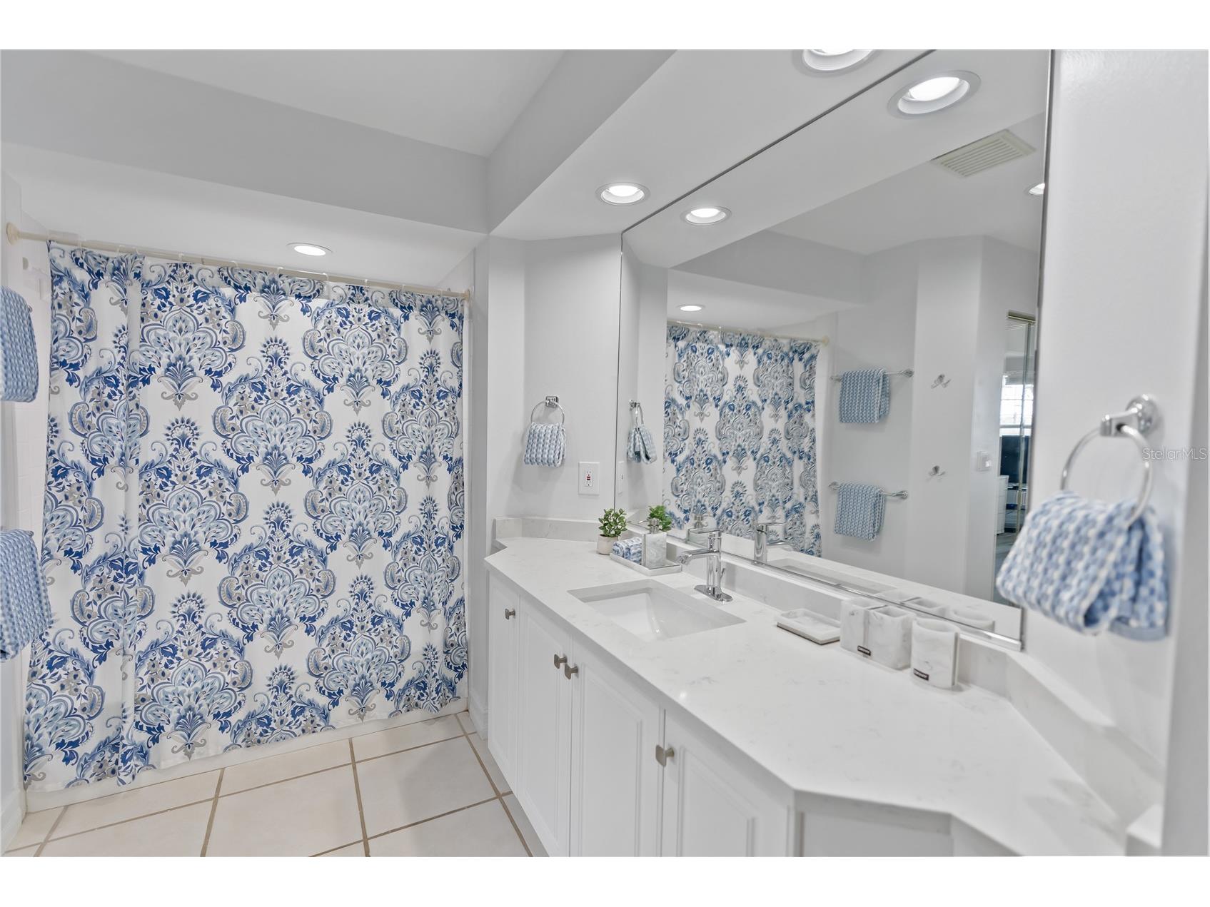 3702 54th Drive W #102 Bradenton FL 34210 A4687241 image21