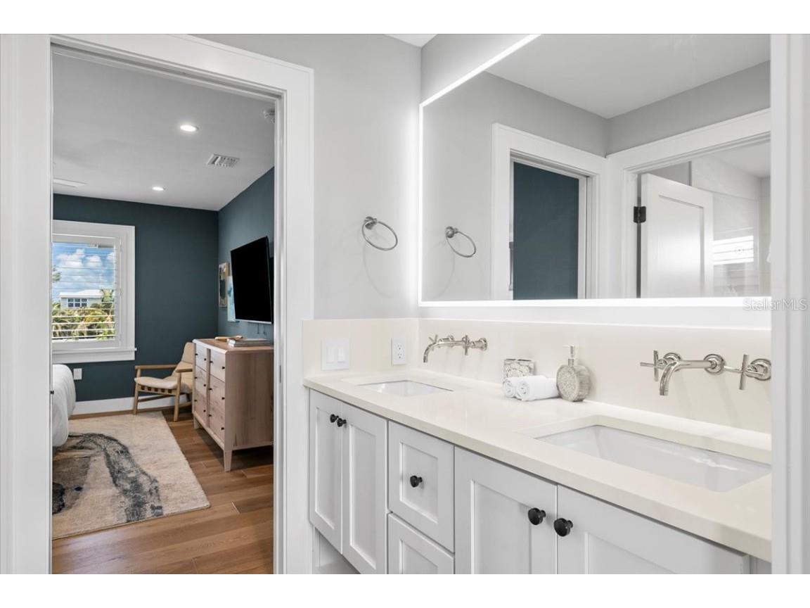 3702 5th Avenue Holmes Beach FL 34217 A4652863 image28