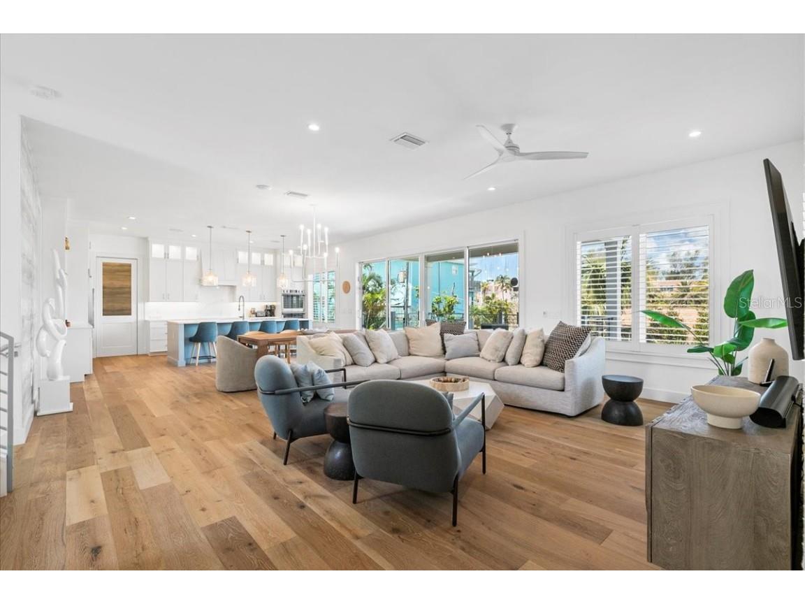 3702 5th Avenue Holmes Beach FL 34217 A4652863 image8