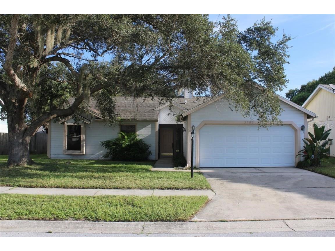 3703 75th Terrace E Sarasota FL 34243 A4584840 image1