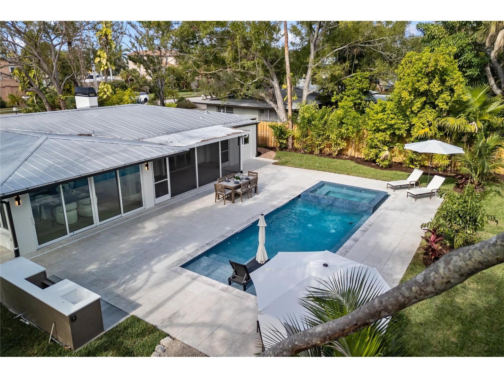 3705 Tangier Terrace Sarasota FL 34239 A4684889 image11