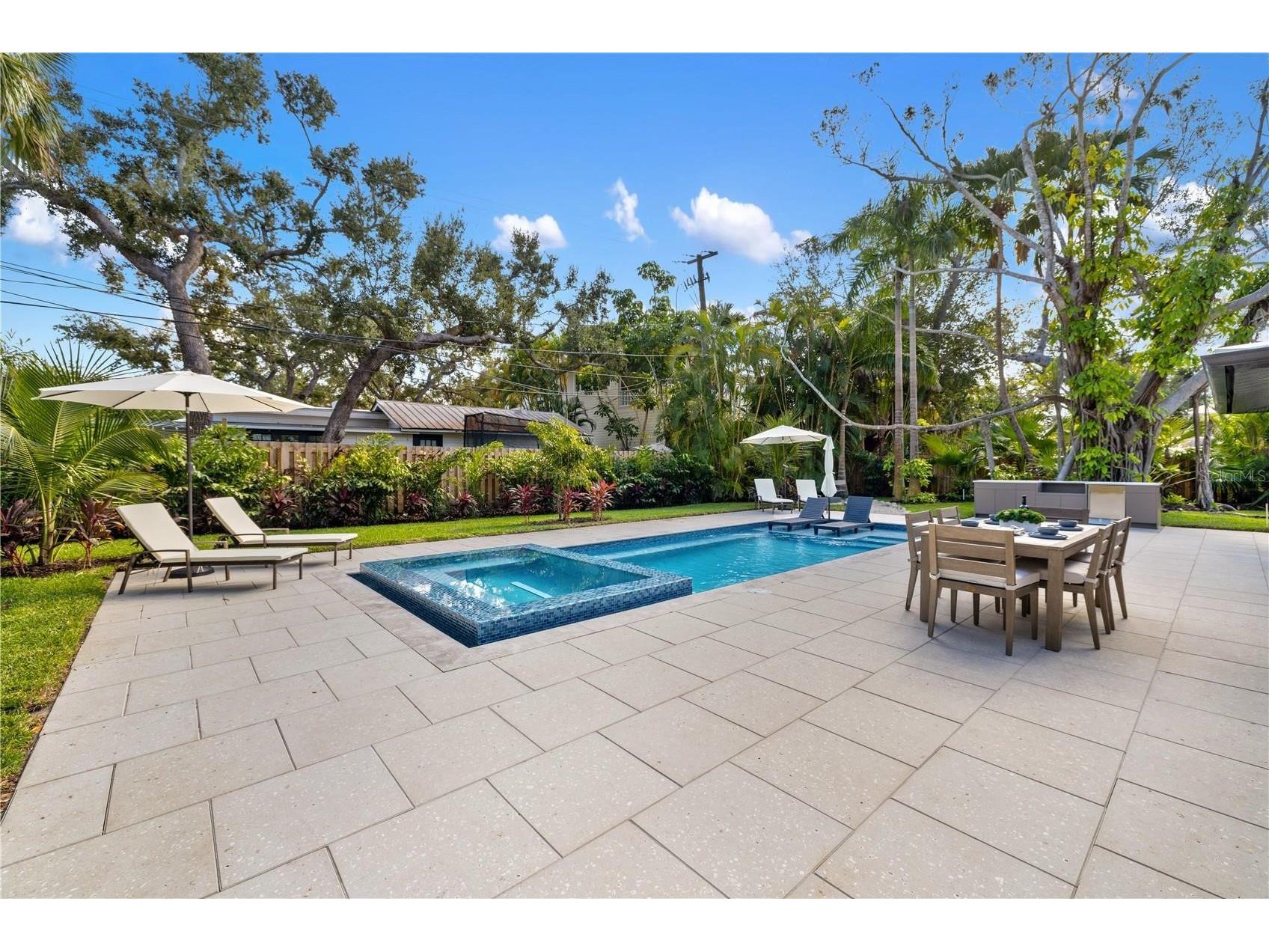 3705 Tangier Terrace Sarasota FL 34239 A4684889 image12