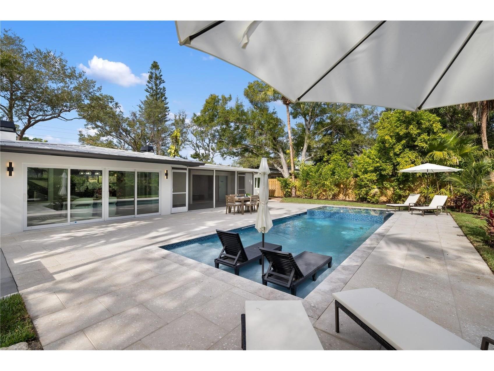 3705 Tangier Terrace Sarasota FL 34239 A4684889 image14