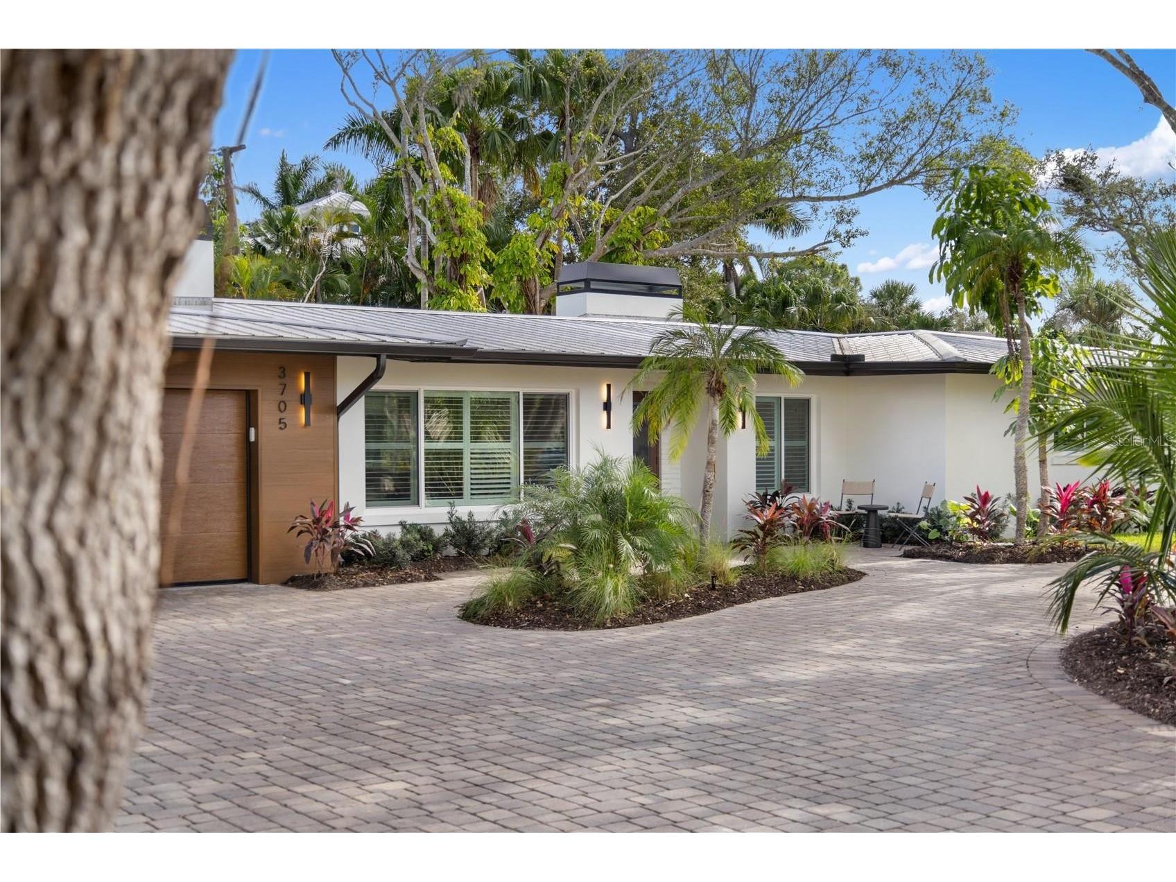 3705 Tangier Terrace Sarasota FL 34239 A4684889 image2