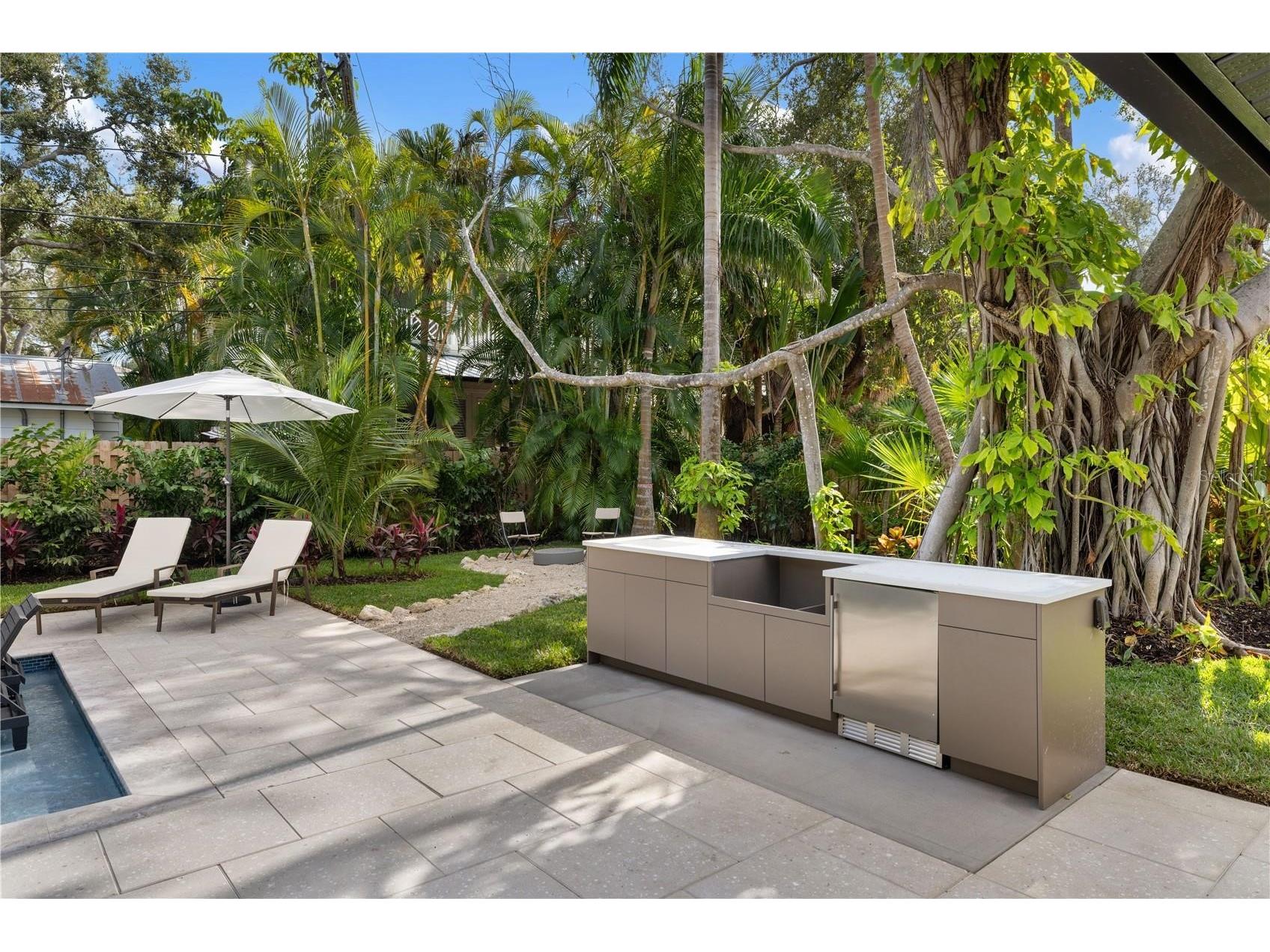 3705 Tangier Terrace Sarasota FL 34239 A4684889 image42