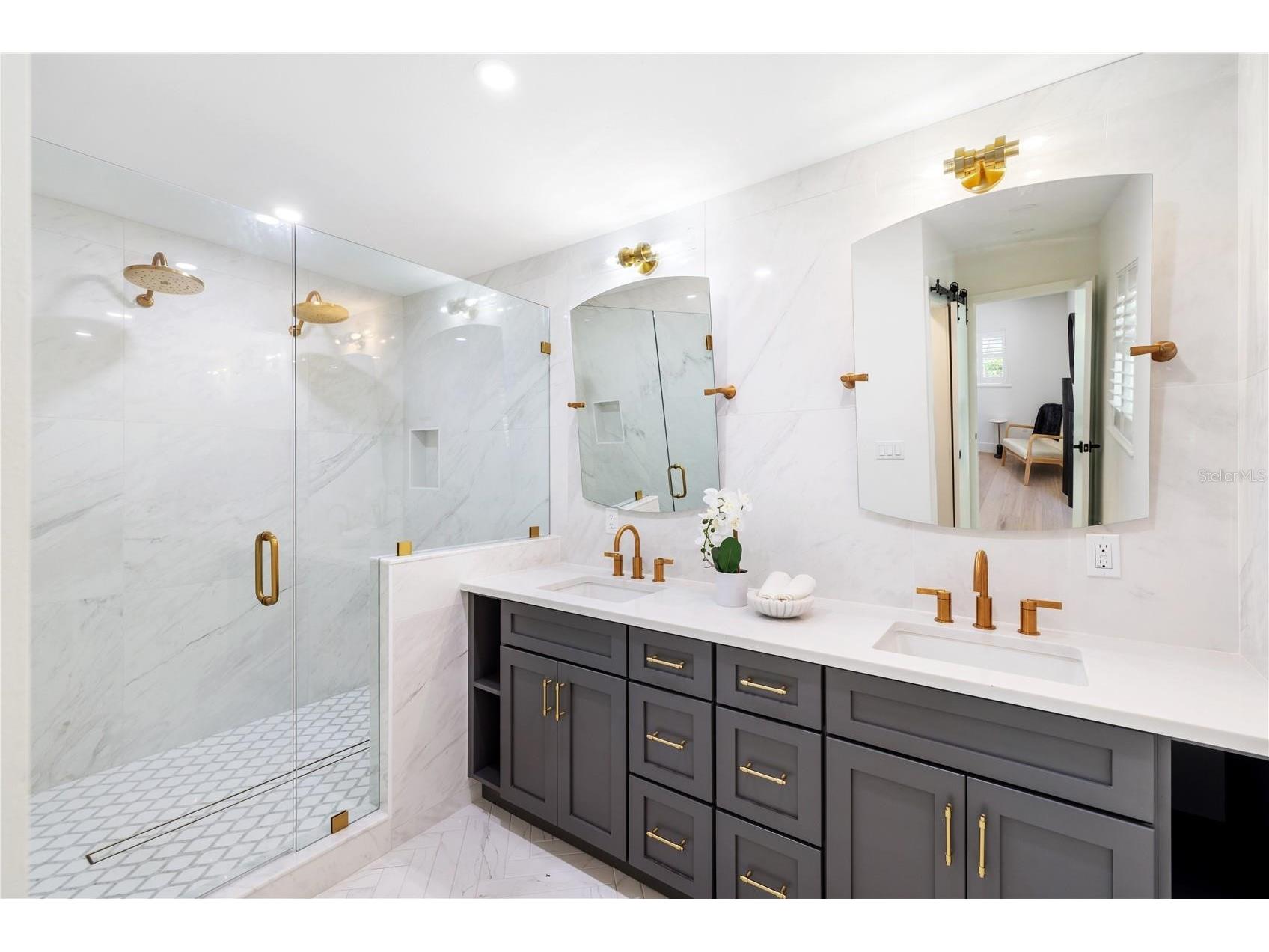 3705 Tangier Terrace Sarasota FL 34239 A4684889 image45