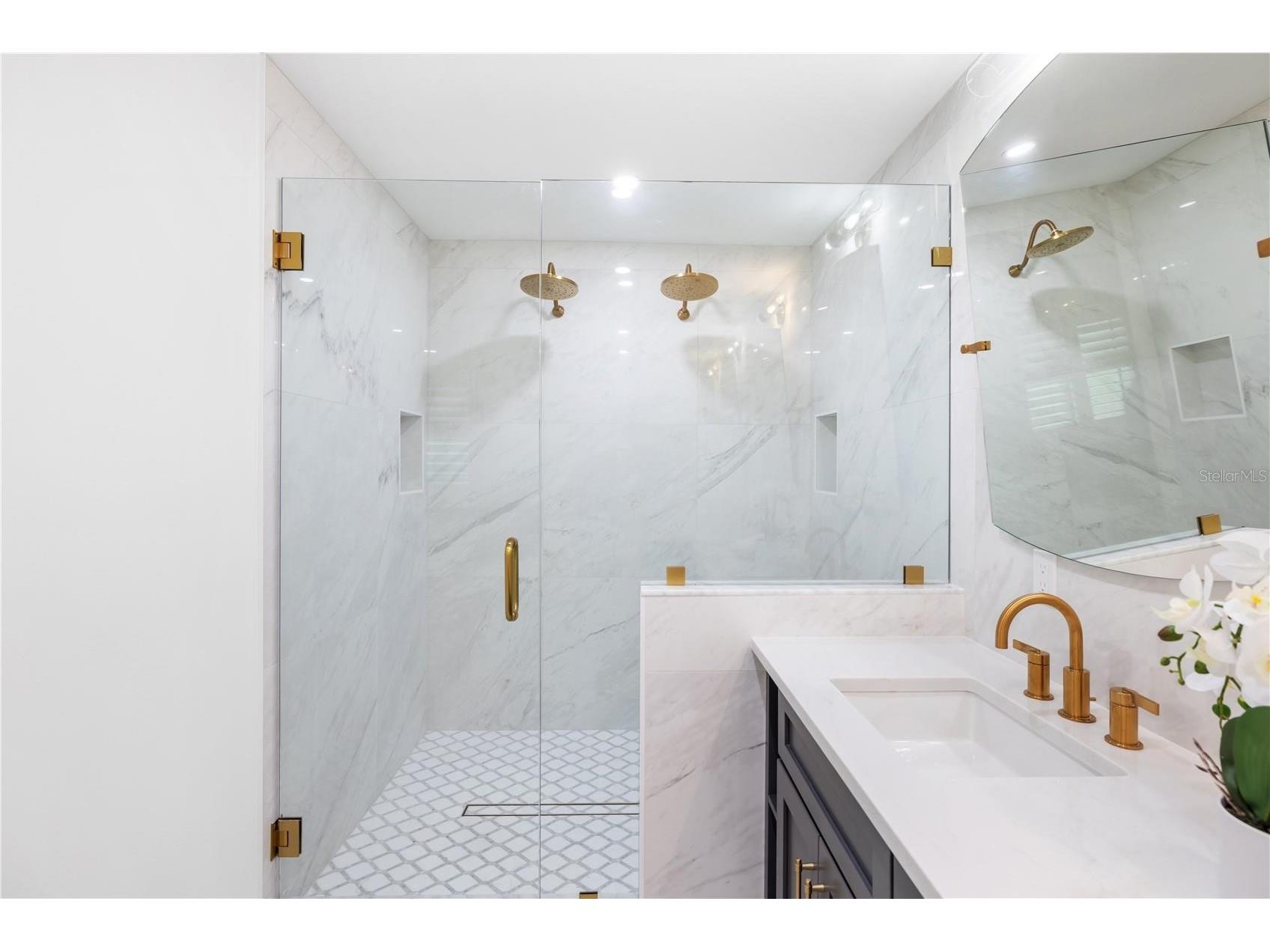 3705 Tangier Terrace Sarasota FL 34239 A4684889 image46