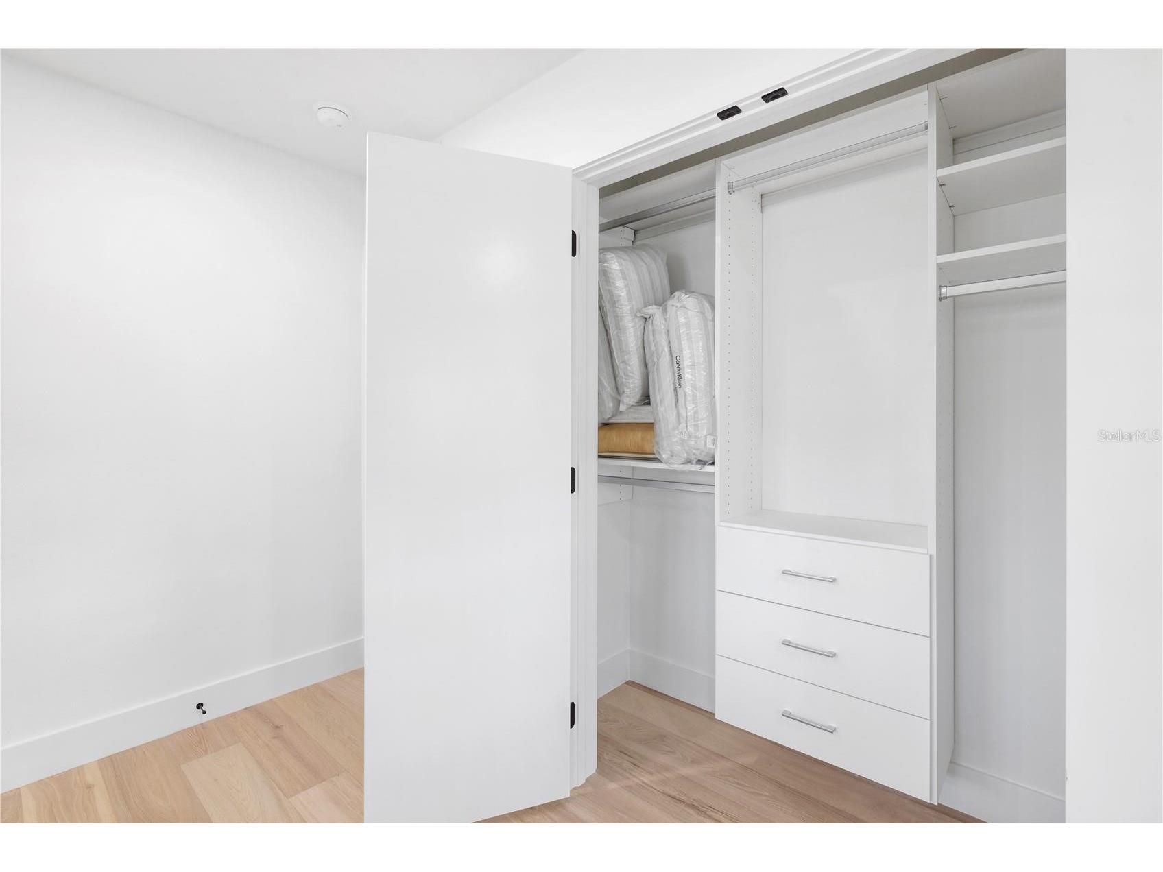 3705 Tangier Terrace Sarasota FL 34239 A4684889 image56