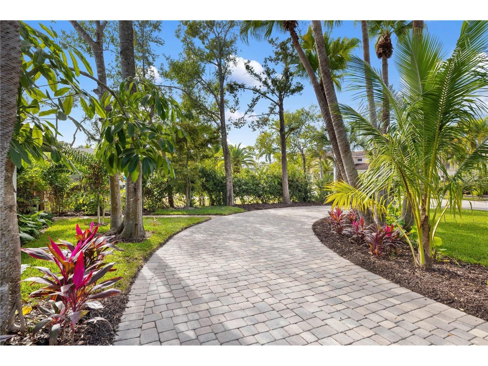 3705 Tangier Terrace Sarasota FL 34239 A4684889 image73